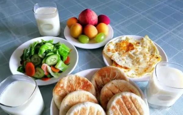 不吃早餐、饮食肥腻？坏习引发胆囊结石！
